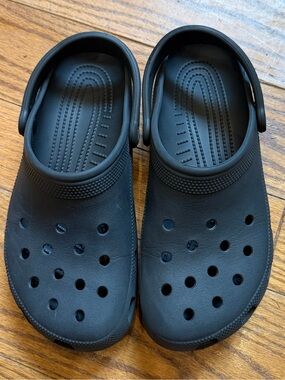 Crocs Black Clog Sandals Comfortable Lightweight Slip-On Footwear Men 9 Women 11